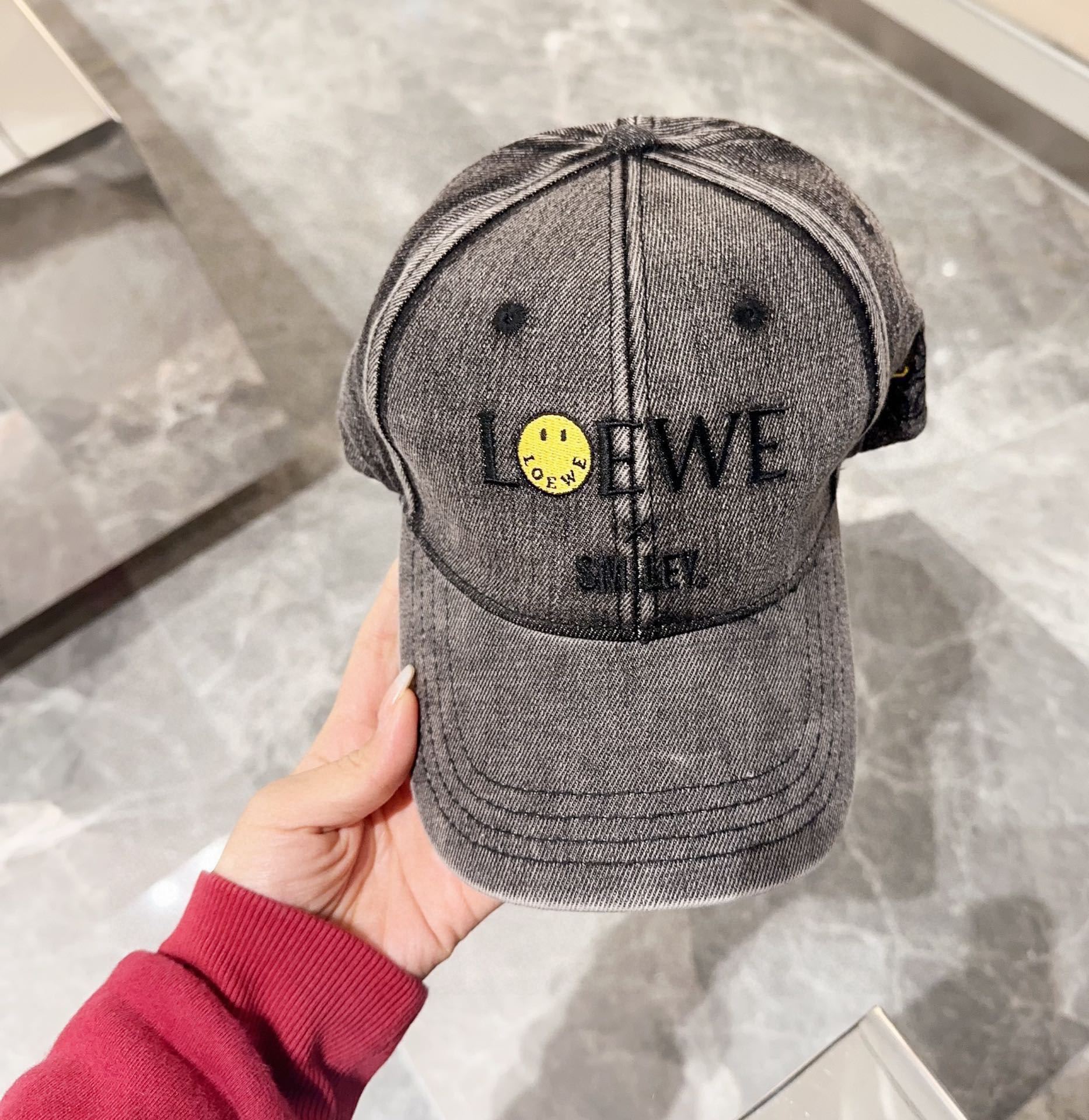 Loewe Caps